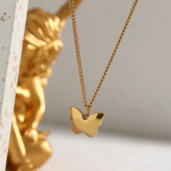 ◾️18K Gold Plated Luxury Shiny Butterfly Pendant Necklaces - Picture 1 of 7